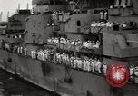 Standbild General MacArthur und Admiral Nimitz bereit zu unterzeichnen Vertrag mit Japan Tokyo Bay Japan, 1945, aus Sekunde 54 historischem Filmmaterial Videoclip 65675032938