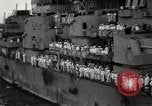 Standbild General MacArthur und Admiral Nimitz bereit zu unterzeichnen Vertrag mit Japan Tokyo Bay Japan, 1945, aus Sekunde 55 historischem Filmmaterial Videoclip 65675032938
