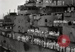 Standbild General MacArthur und Admiral Nimitz bereit zu unterzeichnen Vertrag mit Japan Tokyo Bay Japan, 1945, aus Sekunde 57 historischem Filmmaterial Videoclip 65675032938