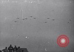 Standbild Friedensvertrag auf die USS Missouri Zweiten Weltkrieg beenden Tokyo Bay Japan, 1945, aus Sekunde 1 historischem Filmmaterial Videoclip 65675032941