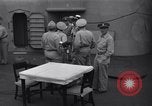 Standbild Friedensvertrag auf die USS Missouri Zweiten Weltkrieg beenden Tokyo Bay Japan, 1945, aus Sekunde 41 historischem Filmmaterial Videoclip 65675032941
