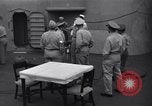 Standbild Friedensvertrag auf die USS Missouri Zweiten Weltkrieg beenden Tokyo Bay Japan, 1945, aus Sekunde 47 historischem Filmmaterial Videoclip 65675032941