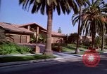 Immagine di Palm strada alberata nel quartiere Los Angeles California USA, 1976, secondo 9 filmato di repertorio 65675033263