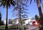 Immagine di Palm strada alberata nel quartiere Los Angeles California USA, 1976, secondo 37 filmato di repertorio 65675033263