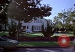 Immagine di Palm strada alberata nel quartiere Los Angeles California USA, 1976, secondo 42 filmato di repertorio 65675033263