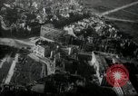 Immagine di Vista aerea dei danni della seconda guerra mondiale Berlino Germania, 1947, secondo 12 filmato di repertorio 65675033264