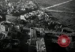 Immagine di Vista aerea dei danni della seconda guerra mondiale Berlino Germania, 1947, secondo 14 filmato di repertorio 65675033264