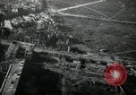 Immagine di Vista aerea dei danni della seconda guerra mondiale Berlino Germania, 1947, secondo 16 filmato di repertorio 65675033264