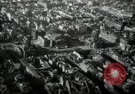 Immagine di Vista aerea dei danni della seconda guerra mondiale Berlino Germania, 1947, secondo 54 filmato di repertorio 65675033264