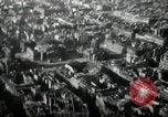 Immagine di Vista aerea dei danni della seconda guerra mondiale Berlino Germania, 1947, secondo 55 filmato di repertorio 65675033264