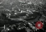 Immagine di Vista aerea dei danni della seconda guerra mondiale Berlino Germania, 1947, secondo 60 filmato di repertorio 65675033264