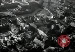 Immagine di Vista aerea dei danni della seconda guerra mondiale Berlino Germania, 1947, secondo 62 filmato di repertorio 65675033264