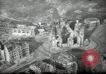 Immagine di Vedute aeree di guerra gli edifici danneggiati Berlino Germania, 1947, secondo 18 filmato di repertorio 65675033265