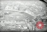 Immagine di Vedute aeree di guerra gli edifici danneggiati Berlino Germania, 1947, secondo 34 filmato di repertorio 65675033265
