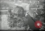 Immagine di Vedute aeree di guerra gli edifici danneggiati Berlino Germania, 1947, secondo 52 filmato di repertorio 65675033265