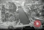 Immagine di Vedute aeree di guerra gli edifici danneggiati Berlino Germania, 1947, secondo 53 filmato di repertorio 65675033265
