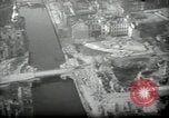 Immagine di Vedute aeree di guerra gli edifici danneggiati Berlino Germania, 1947, secondo 54 filmato di repertorio 65675033265