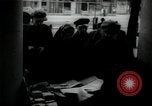 Immagine di Edicola nel settore britannico di Berlino Berlino Germania, 1947, secondo 24 filmato di repertorio 65675033268