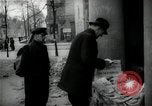 Immagine di Edicola nel settore britannico di Berlino Berlino Germania, 1947, secondo 37 filmato di repertorio 65675033268