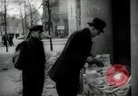 Immagine di Edicola nel settore britannico di Berlino Berlino Germania, 1947, secondo 39 filmato di repertorio 65675033268