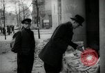 Immagine di Edicola nel settore britannico di Berlino Berlino Germania, 1947, secondo 40 filmato di repertorio 65675033268