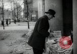 Immagine di Edicola nel settore britannico di Berlino Berlino Germania, 1947, secondo 44 filmato di repertorio 65675033268