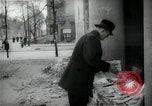 Immagine di Edicola nel settore britannico di Berlino Berlino Germania, 1947, secondo 46 filmato di repertorio 65675033268