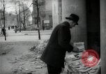 Immagine di Edicola nel settore britannico di Berlino Berlino Germania, 1947, secondo 47 filmato di repertorio 65675033268