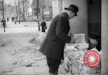 Immagine di Edicola nel settore britannico di Berlino Berlino Germania, 1947, secondo 48 filmato di repertorio 65675033268