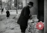 Immagine di Edicola nel settore britannico di Berlino Berlino Germania, 1947, secondo 51 filmato di repertorio 65675033268