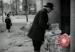 Immagine di Edicola nel settore britannico di Berlino Berlino Germania, 1947, secondo 52 filmato di repertorio 65675033268