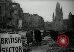 Immagine di Donne tedesche che liberano le macerie a Berlino Berlino Germania, 1947, secondo 1 filmato di repertorio 65675033269