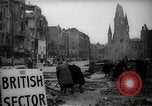 Immagine di Donne tedesche che liberano le macerie a Berlino Berlino Germania, 1947, secondo 3 filmato di repertorio 65675033269