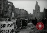 Immagine di Donne tedesche che liberano le macerie a Berlino Berlino Germania, 1947, secondo 4 filmato di repertorio 65675033269