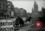 Immagine di Donne tedesche che liberano le macerie a Berlino Berlino Germania, 1947, secondo 12 filmato di repertorio 65675033269