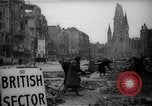 Immagine di Donne tedesche che liberano le macerie a Berlino Berlino Germania, 1947, secondo 13 filmato di repertorio 65675033269