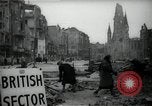 Immagine di Donne tedesche che liberano le macerie a Berlino Berlino Germania, 1947, secondo 14 filmato di repertorio 65675033269