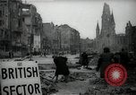 Immagine di Donne tedesche che liberano le macerie a Berlino Berlino Germania, 1947, secondo 16 filmato di repertorio 65675033269