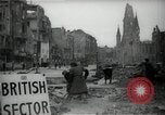 Immagine di Donne tedesche che liberano le macerie a Berlino Berlino Germania, 1947, secondo 18 filmato di repertorio 65675033269