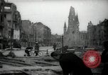 Immagine di Donne tedesche che liberano le macerie a Berlino Berlino Germania, 1947, secondo 25 filmato di repertorio 65675033269