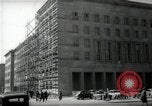 Immagine di Donne tedesche che liberano le macerie a Berlino Berlino Germania, 1947, secondo 27 filmato di repertorio 65675033269