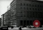 Immagine di Donne tedesche che liberano le macerie a Berlino Berlino Germania, 1947, secondo 28 filmato di repertorio 65675033269