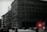 Immagine di Donne tedesche che liberano le macerie a Berlino Berlino Germania, 1947, secondo 30 filmato di repertorio 65675033269