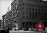 Immagine di Donne tedesche che liberano le macerie a Berlino Berlino Germania, 1947, secondo 41 filmato di repertorio 65675033269