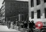Immagine di Donne tedesche che liberano le macerie a Berlino Berlino Germania, 1947, secondo 42 filmato di repertorio 65675033269