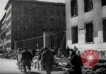 Immagine di Donne tedesche che liberano le macerie a Berlino Berlino Germania, 1947, secondo 45 filmato di repertorio 65675033269