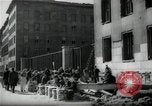 Immagine di Donne tedesche che liberano le macerie a Berlino Berlino Germania, 1947, secondo 52 filmato di repertorio 65675033269