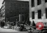 Immagine di Donne tedesche che liberano le macerie a Berlino Berlino Germania, 1947, secondo 53 filmato di repertorio 65675033269