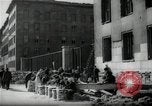 Immagine di Donne tedesche che liberano le macerie a Berlino Berlino Germania, 1947, secondo 54 filmato di repertorio 65675033269