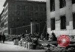Immagine di Donne tedesche che liberano le macerie a Berlino Berlino Germania, 1947, secondo 55 filmato di repertorio 65675033269